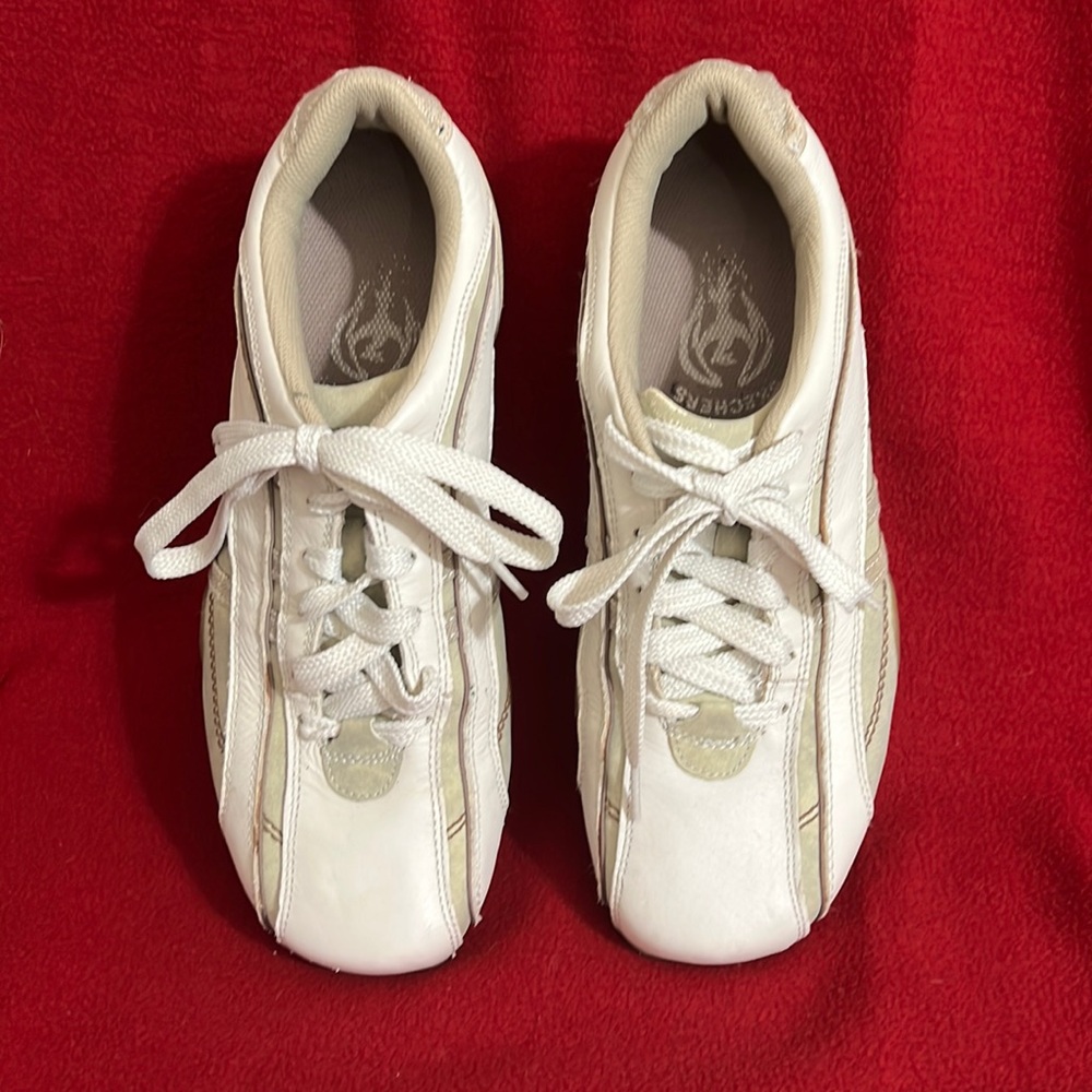 Sketchers Cream White and Tan Leather Sneaker 10.5